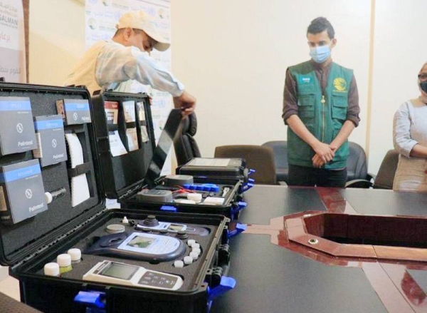 KSrelief hands over on Friday specialized equipment to test and purify water and combat cholera to the Yemeni Ministry of Water and Environment.