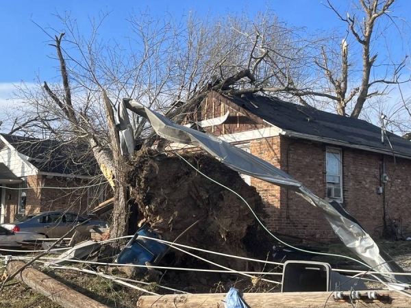 Death toll may rise to 100 after tornadoes rip through 6 US states