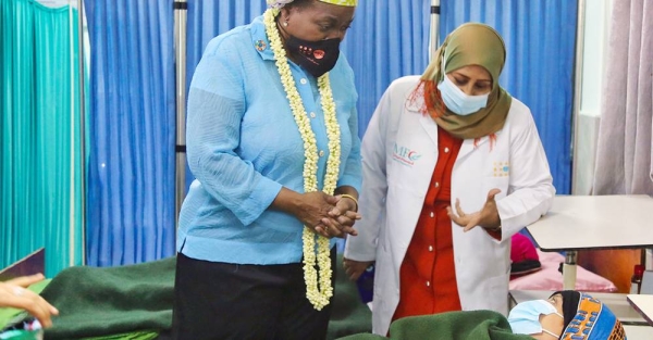 The UNFPA Executive Director Dr. Natalia Kanem (left) talks to a patient at the Al Shaab Hospital in Crater, in Yemen (file photo). — courtesy UNFPA Yemen