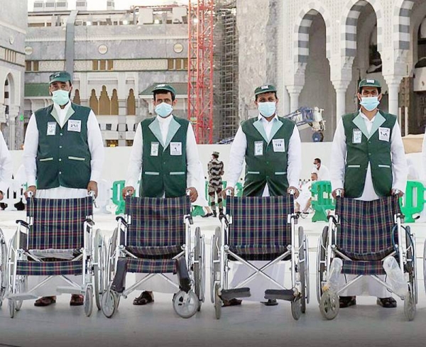 The General Presidency for the Affairs of the Two Holy Mosques has provided 8,000 normal and electric carts for visitors of the Grand Mosque through Tanaqol App.