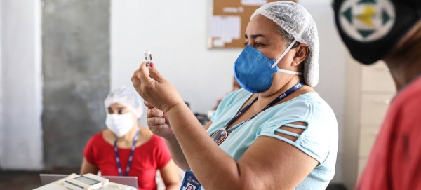 Vulnerable people living in shelters and on the streets of Brazil are being vaccinated against Covid-19.