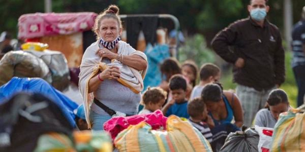 Since the COVID-19 outbreak, Venezuelan migrant refugees have faced numerous challenges in Colombia. — courtesy PAHO/Karen González