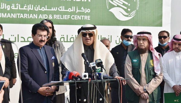 The KSrelief in Islamabad Tuesday inaugurated the relief land bridge to support the brotherly Afghani people, which is composed of 200 trucks loaded with 30,000 food baskets and 10,000 winter bags with a total weight of 1.92 tons.