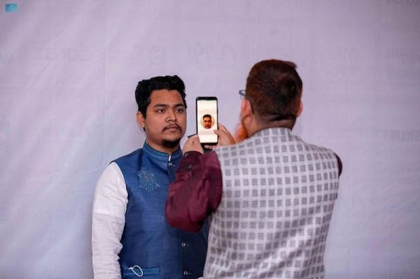 The second phase of implementing the smart phone application service for self-registration of Umrah pilgrims’ biometrics has begun in Bangladesh.