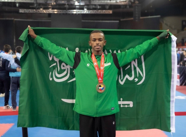 Hamdi won the gold medal after defeating his Iranian opponent 4/0 during his participation in the 19th edition of the Cadet and the 17th- U21 edition of the Senior Asian Karate Championship which was held at the city of Almaty in Kazakhstan, as it took place on December 19 to 22, 2021.