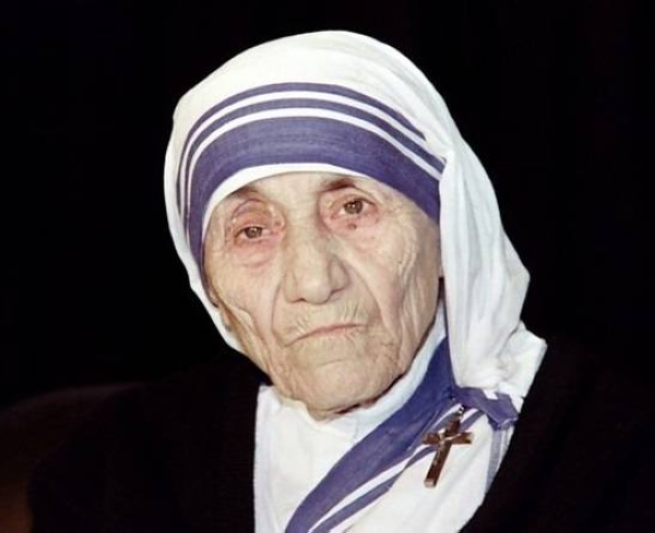 Mother Teresa, a Roman Catholic nun who moved to India from her native Macedonia, founded the Kolkata-based Missionaries of Charity in 1950.