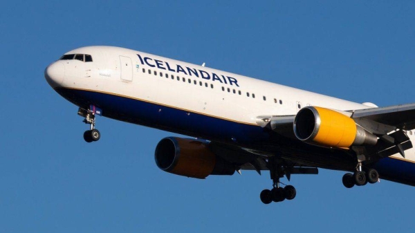 An Icelandair flight attendant helped the woman during the ordeal. (file photo)