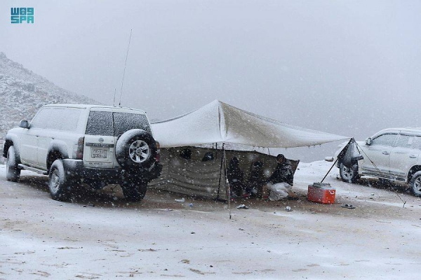 The peak of Jabal al-Lawz was completely covered in white, as the Tabuk region witnessed heavy rain and snowfall since the early morning hours on Saturday.