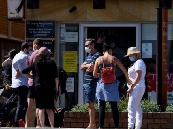People queue for Covid tests in Sydney.