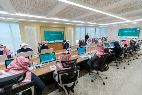 The ministers of commerce and justice hold discussions.