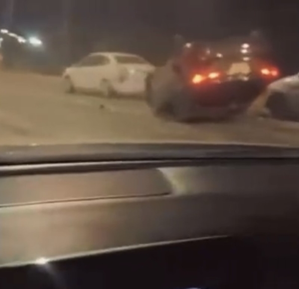 Makkah police arrested a young Saudi man who was accused of deliberately driving his car into another car driven by a woman. The video clip of the incident went viral on social media and that resulted in the arrest of the culprit.