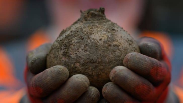 A Roman pot is shown as HS2 archaeologists uncover a vast Roman trading settlement in Northamptonshire. 