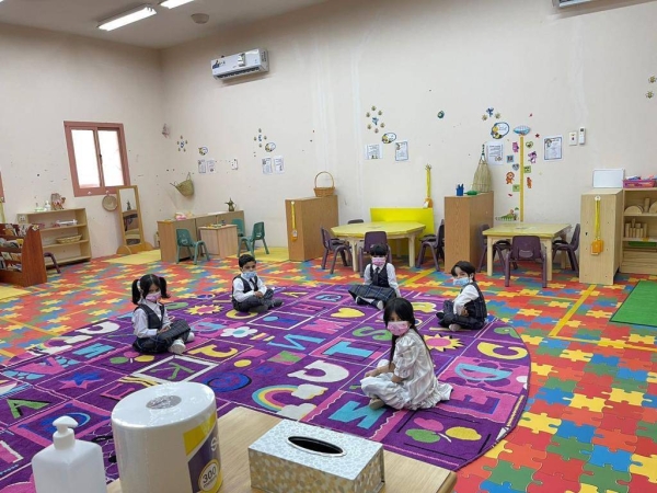 A number of public education schools in various regions and governorates across the Kingdom have conducted on Sunday simulation experiments of the safe return of students to elementary schools and kindergartens.