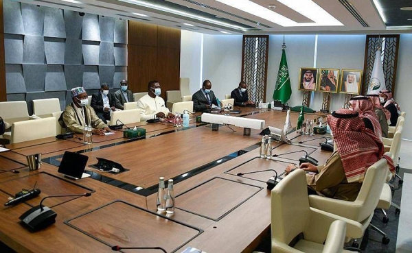 Advisor at the Royal Court and Supervisor General of King Salman Humanitarian Aid and Relief Center (KSrelief) Dr. Abdullah Bin Abdulaziz Al Rabeeah met in Riyadh Wednesday with Sierra Leone's Minister of Foreign Affairs and International Cooperation Dr. David Francis.