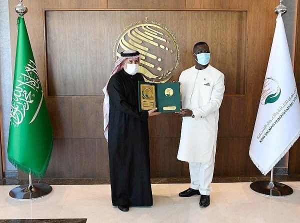 Advisor at the Royal Court and Supervisor General of King Salman Humanitarian Aid and Relief Center (KSrelief) Dr. Abdullah Bin Abdulaziz Al Rabeeah met in Riyadh Wednesday with Sierra Leone's Minister of Foreign Affairs and International Cooperation Dr. David Francis.