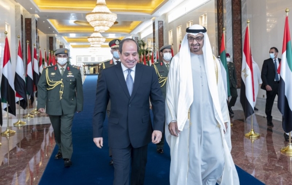 Sheikh Mohamed bin Zayed Al Nahyan, Crown Prince of Abu Dhabi greeted El-Sisi in Abu Dhabi Airport.