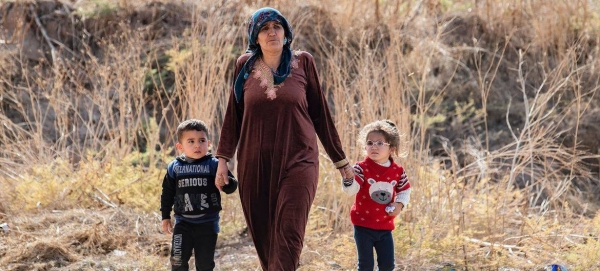 Familes arrive in rural Al-Hasakeh, fleeing continuing hostilities in Ras Al-Ain, northeast Syria.