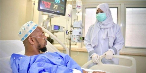  The swift action on the part of the medical staff of the Makkah Health Cluster saved the life of a Bangladeshi Umrah pilgrim who was in serious condition after suffering from a massive heart attack.