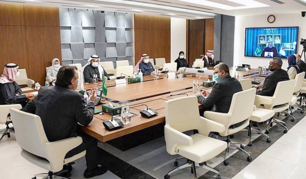 Advisor at the Royal Court and Supervisor General of KSrelief Dr. Abdullah Bin Abdulaziz Al Rabeeah met with UN Resident and Humanitarian Coordinator for Yemen David Gressly at the center’s headquarters in Riyadh Tuesday.