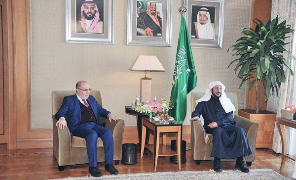 Minister of Islamic Affairs, Call and Guidance Sheikh Dr. Abdullatif Bin Abdulaziz Al Al-Sheikh in Cairo on Sunday met with Algerian Minister of Religious Affairs and Endowments Youssef Belmahdi.
