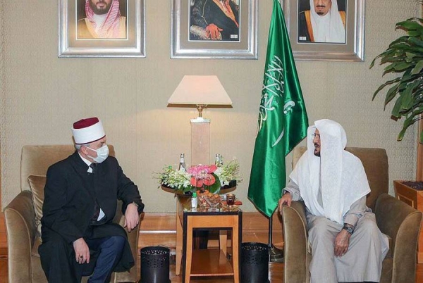 Minister of Islamic Affairs, Call and Guidance Sheikh Dr. Abdullatif Bin Abdulaziz Al Al-Sheik met with Deputy President of the Swedish Iftaa Council Sheikh Hassan Mousa, Grand Mufti of North Macedonia Sheikh Shaker Fattaho and President of the Federation of Islamic Organizations in Europe Sheikh Muhajiri Zayyan in Egypt on Sunday.
