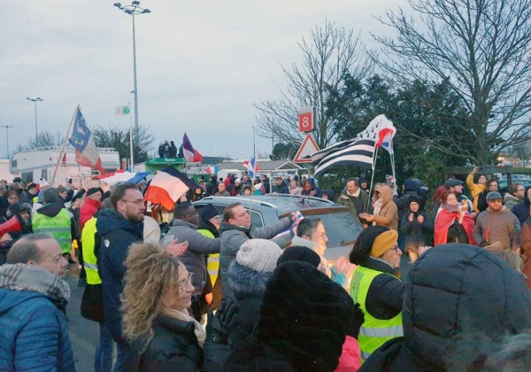 Over 1,300 vehicles gathered on Sunday in Lille, France, close to the Belgian border, to prepare for their journey towards Brussels.