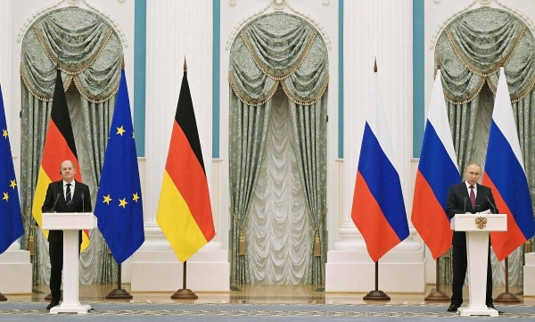 Russian President Vladimir Putin and German Chancellor Olaf Scholz attend a press conference.