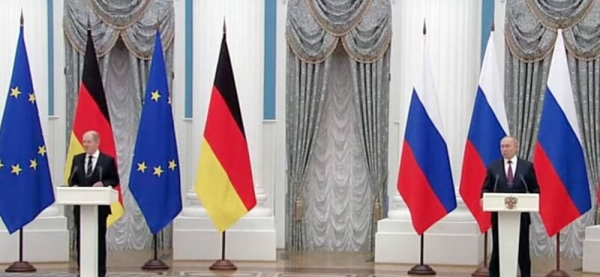 
Russian President Vladimir Putin (R) and German Chancellor Olaf Scholz attend a press conference following their meeting on Ukraine and security in Moscow, on Tuesday.