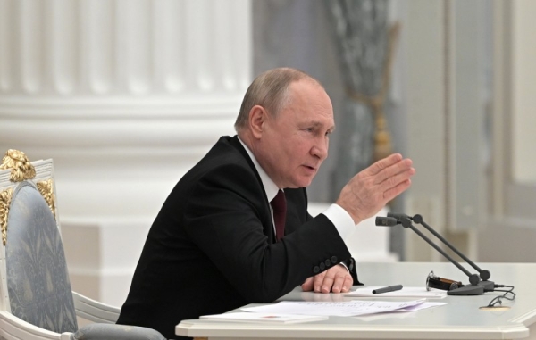 Putin recognizes two breakaway regions in eastern Ukraine, escalating conflict with West