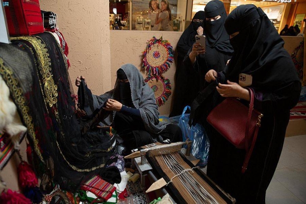 Women’s costumes in first Saudi state diverse to each region