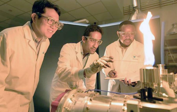 
Caption: (From left to right) Research Scientist, Zhandong Wang; Associate Professor and Associate Director of the KAUST Clean Combustion Research Center S. Mani Sarathy; and KAUST Ph.D. alumni and Professor at the University of Jeddah Adamu Alfazazi.