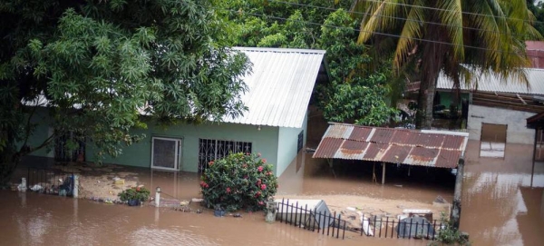 The main street of the Eben Ezer neighborhood in the Chamelecon sector, flooded after the IOTA storm. A colony that has left around 300 families affected for more than 10 days. San Pedro Sula, Cortés, Honduras Nov. 18, 2020. — courtesy UNICEF/Jimmy Girón/AFP-Servi