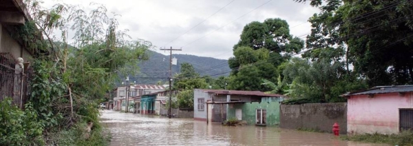 The main street of the Eben Ezer neighborhood in the Chamelecon sector, flooded after the IOTA storm. A colony that has left around 300 families affected for more than 10 days. San Pedro Sula, Cortés, Honduras Nov. 18, 2020. — courtesy UNICEF/Jimmy Girón/AFP-Servi