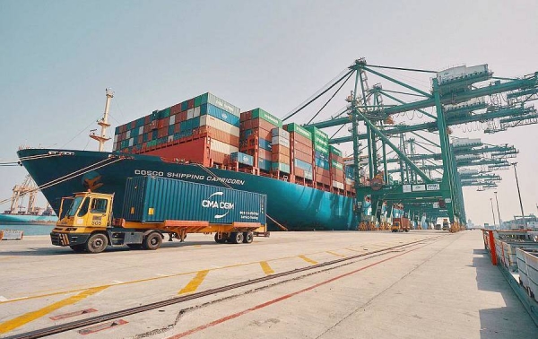The King Abdulaziz Port in Dammam has recorded the highest daily container throughput at Saudi ports by handling a total volume of 18,020 TEUs on a single vessel through its integrated operational mechanism of maritime and logistical services.