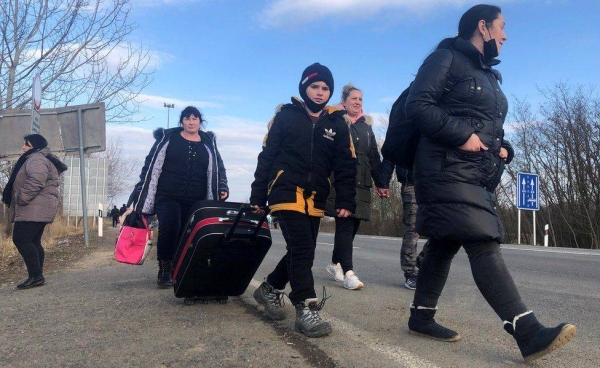 The majority of Ukrainians fleeing Ukraine into Hungary are women and children.
