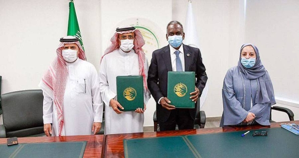 KSrelief Assistant Supervisor General for Operations and Programs Eng. Ahmed Bin Ali Al-Beez and UNICEF Representative for the Gulf Area Eltayeb Adam signed the agreement at KSrelief’s headquarters in Riyadh.