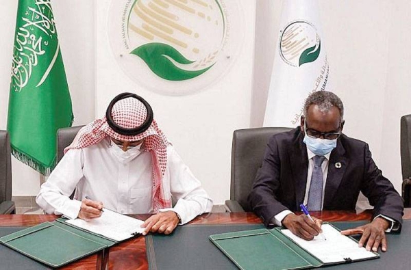 KSrelief Assistant Supervisor General for Operations and Programs Eng. Ahmed Bin Ali Al-Beez and UNICEF Representative for the Gulf Area Eltayeb Adam signed the agreement at KSrelief’s headquarters in Riyadh.