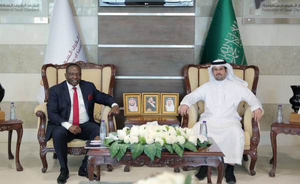 President of the Kenya National Chamber of Commerce and Industry Richard Ngatia meets with FSC Acting Secretary-General Hussein Al-Abdul-Qader.