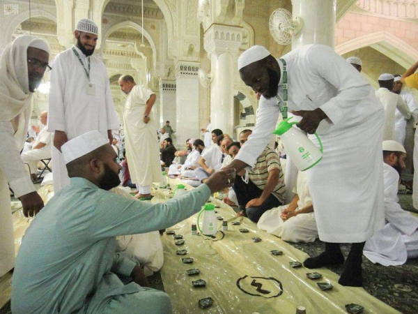 Presidency allows issuance of iftar sofras permits in Grand Mosque