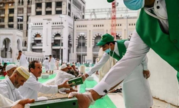 Non-governmental organizations distributing iftar meals during the holy month of Ramadan are obliged to obtain permits from the Islamic Affairs Ministry.