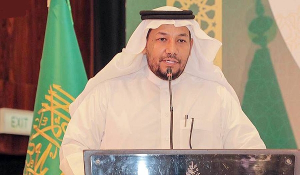 Minister of Islamic Affairs, Call and Guidance Sheikh Dr. Abdullatif Bin Abdulaziz Al Al-Sheikh on Tuesday inaugurated the programs of the Custodian of the Two Holy Mosques King Salman of Ramadan iftar (breaking fast), and distributing dates and copies of the Holy Qur’an in Jakarta, Indonesia.