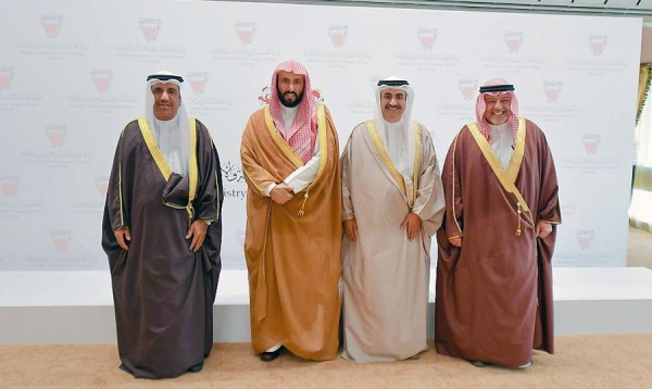 Minister of Justice Sheikh Dr. Walid Bin Mohammed Al-Samaani met here Wednesday with Bahraini Minister of Justice, Islamic Affairs and Endowments Sheikh Khaled Bin Ali Al Khalifa.