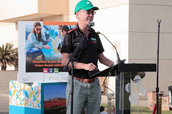 Hundreds of volunteers from KAUST and the broader community in Thuwal gathered to remove waste from verges on a section of the KAUST to Jeddah Highway in a coordinated event led by KAUST’s team as part of KAUST’s “Green Roads” initiative.
