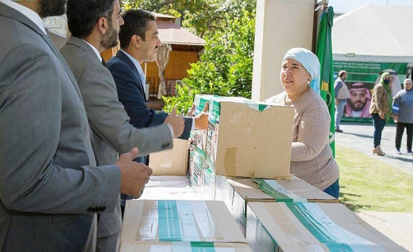 The Ministry of Islamic Affairs, Call and Guidance, represented by the King Fahd Cultural Center in Argentina, inaugurated the Custodian of the Two Holy Mosques King Salman's program for iftar for the 1443 Hijri year, which targets around 15,000 beneficiaries.