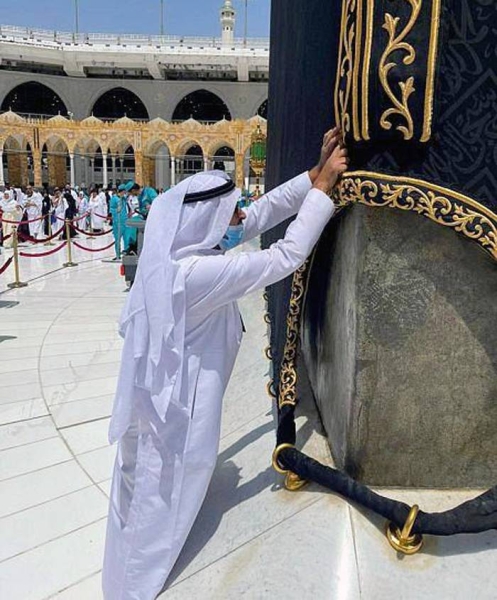 Presidency for the Affairs of the Two Holy Mosques Monday implemented works related to tightening the belt and maintenance of the Holy Kaaba cloth (Kiswah), in addition to fixing its sides.