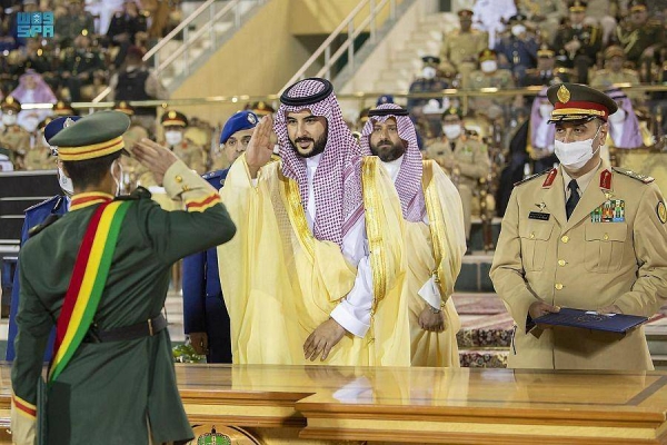 Deputy Minister of Defense Prince Khalid bin Salman patronized the graduation ceremony at King Abdulaziz Military College in Al-Uyayna.