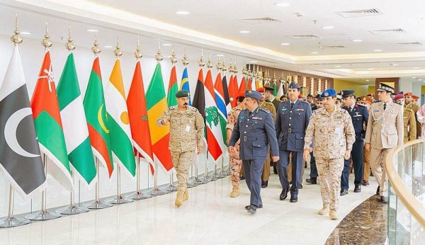 Acting Secretary-General of the Islamic Military Counter Terrorism Coalition (IMCTC) Maj. Gen. Mohammed Bin Saeed Al-Moghdi received Monday at the IMCTC headquarters a delegation from the Omani Command and Staff College (CSC) of Sultan's Armed Forces (SAF) headed by the College Commander, Air Staff Brig. Gen. Mohammed Ahmed Al-Mashikhi.