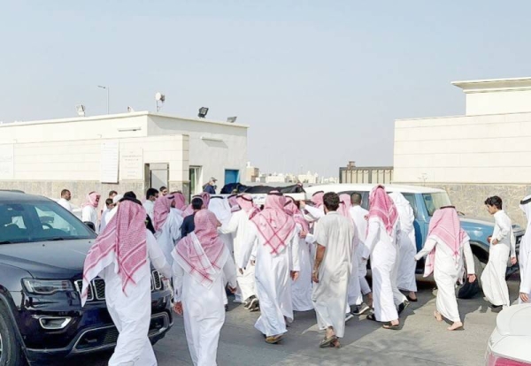 A large number of people, including members of the bereaved family, attended the funeral prayer for Abdullah at Al-Quraiqari Mosque in Al-Salehiya neighborhood of Jeddah on Tuesday.