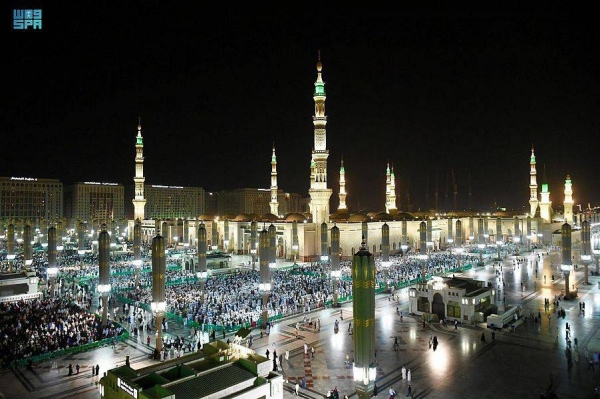 Employees ensure smooth flow of worshippers at Prophet’s Mosque during Taraweeh