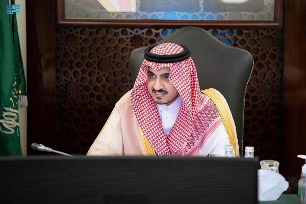  Prince Badr bin Sultan, Deputy Governor of Makkah, chairs the meeting of the Executive Committee of the Central Hajj Committee.